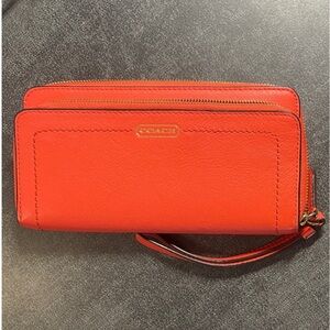 🎉HP🎉 Coach Coral Orange Leather Wallet With Gold Hardware